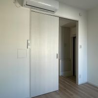 文京区本郷の賃貸物件/東側、4.5畳洋室：エアコンもしっかり用意されています