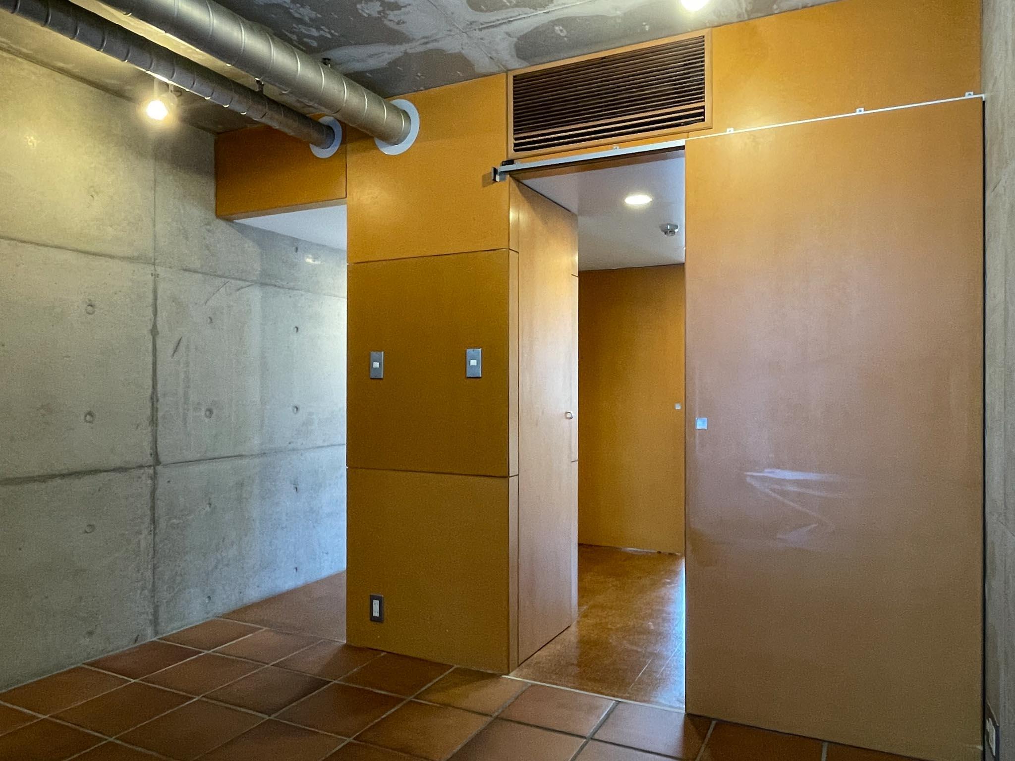 中野区松が丘の賃貸物件/203、北側5.7畳洋室：南に向かって