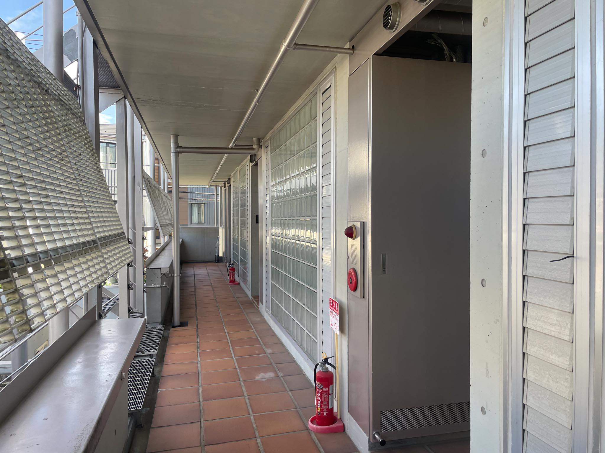 中野区松が丘の賃貸物件/玄関外、共用部