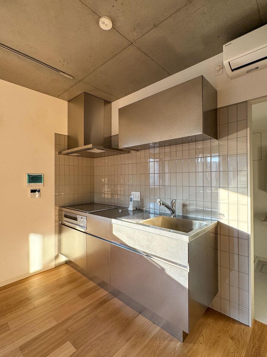 杉並区西荻北の賃貸物件/N1号室のキッチン。しっかりと料理ができる大きさ