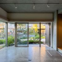 杉並区西荻北の賃貸物件/S2号室。室内から見える植栽の緑のおかげで心地が良い