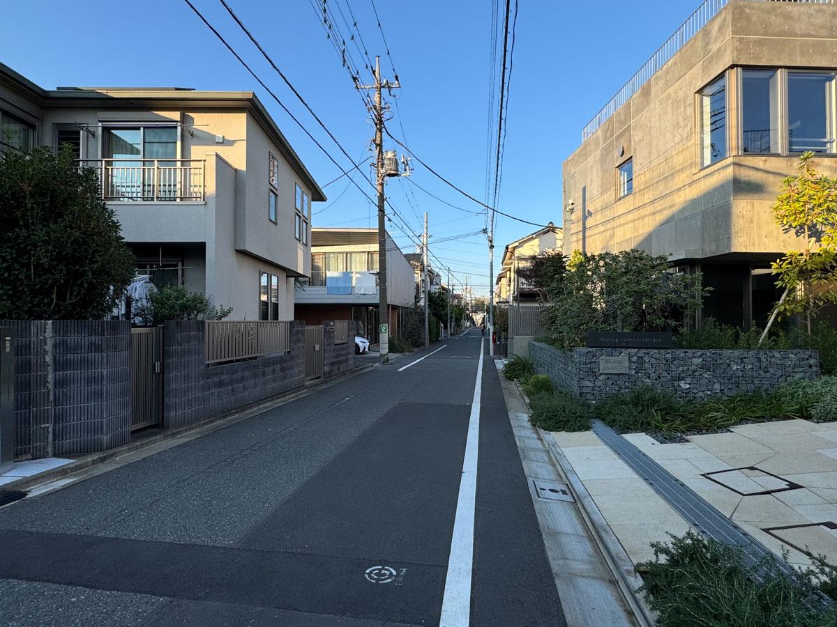 杉並区西荻北の賃貸物件/前面道路は近隣住民しか通らないような、ひっそりとした立地