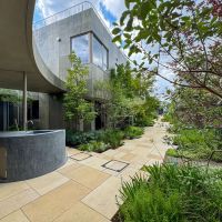 杉並区西荻北の賃貸物件/「井戸端カウンター」と名付けられたコモンスペース。この場所から入居者同士の交流が生まれ、良いコミュニティへと育っていくよう、貸主側でもワークショップなどを企画中