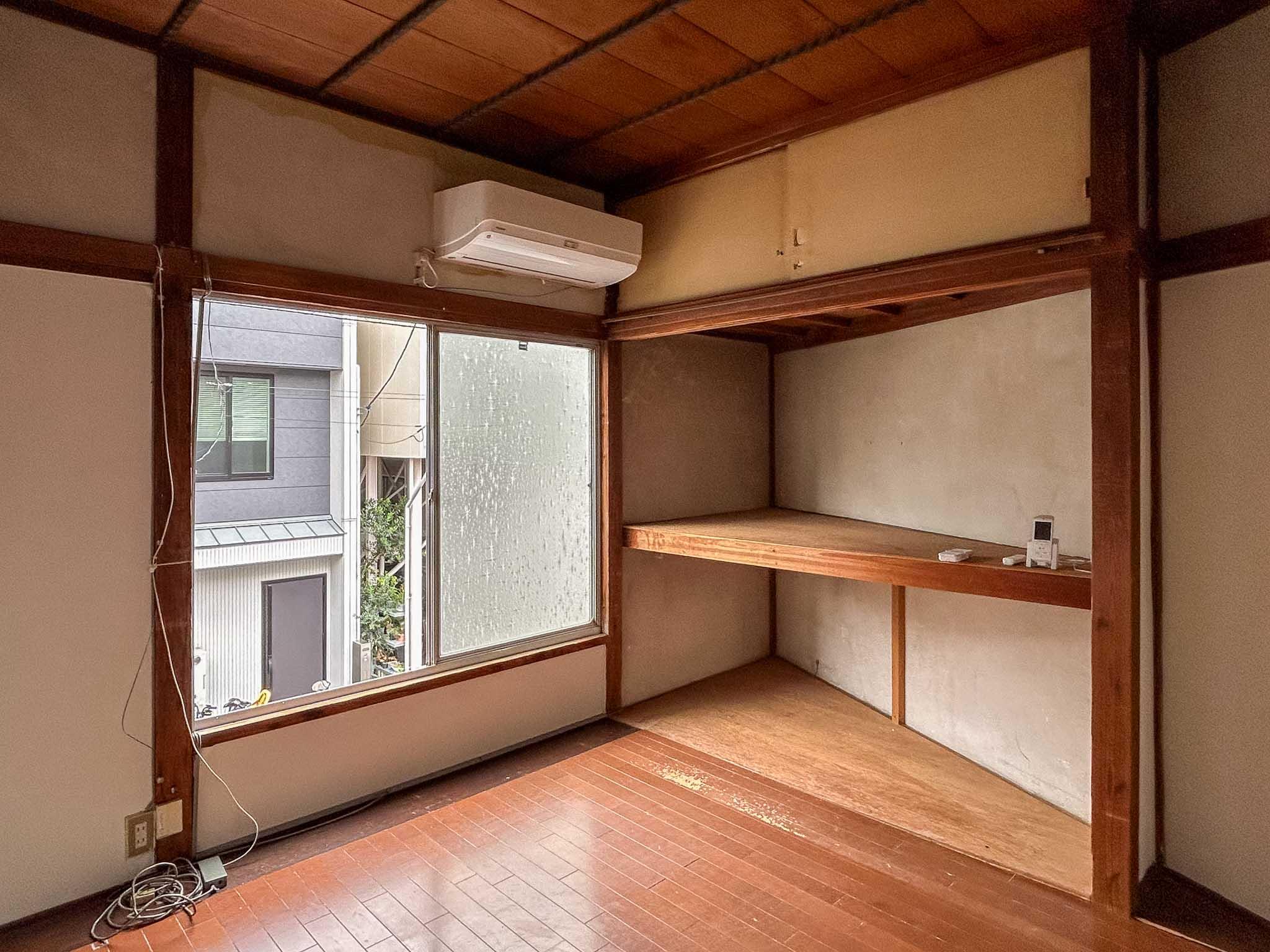 目黒区中央町の賃貸物件/2階洋室。古いですが昔ながらの趣が残る空間