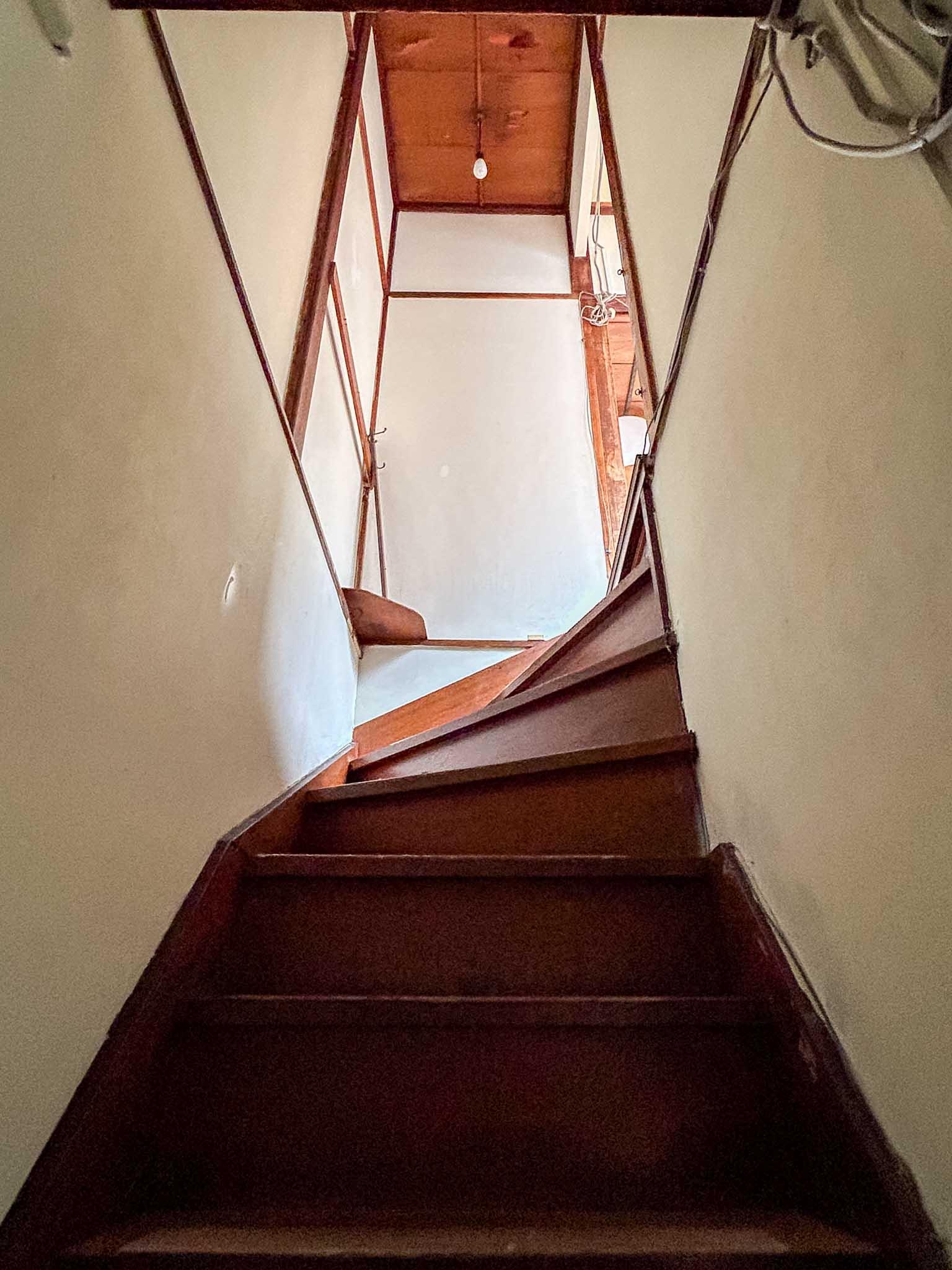 目黒区中央町の賃貸物件/階段。少し急です