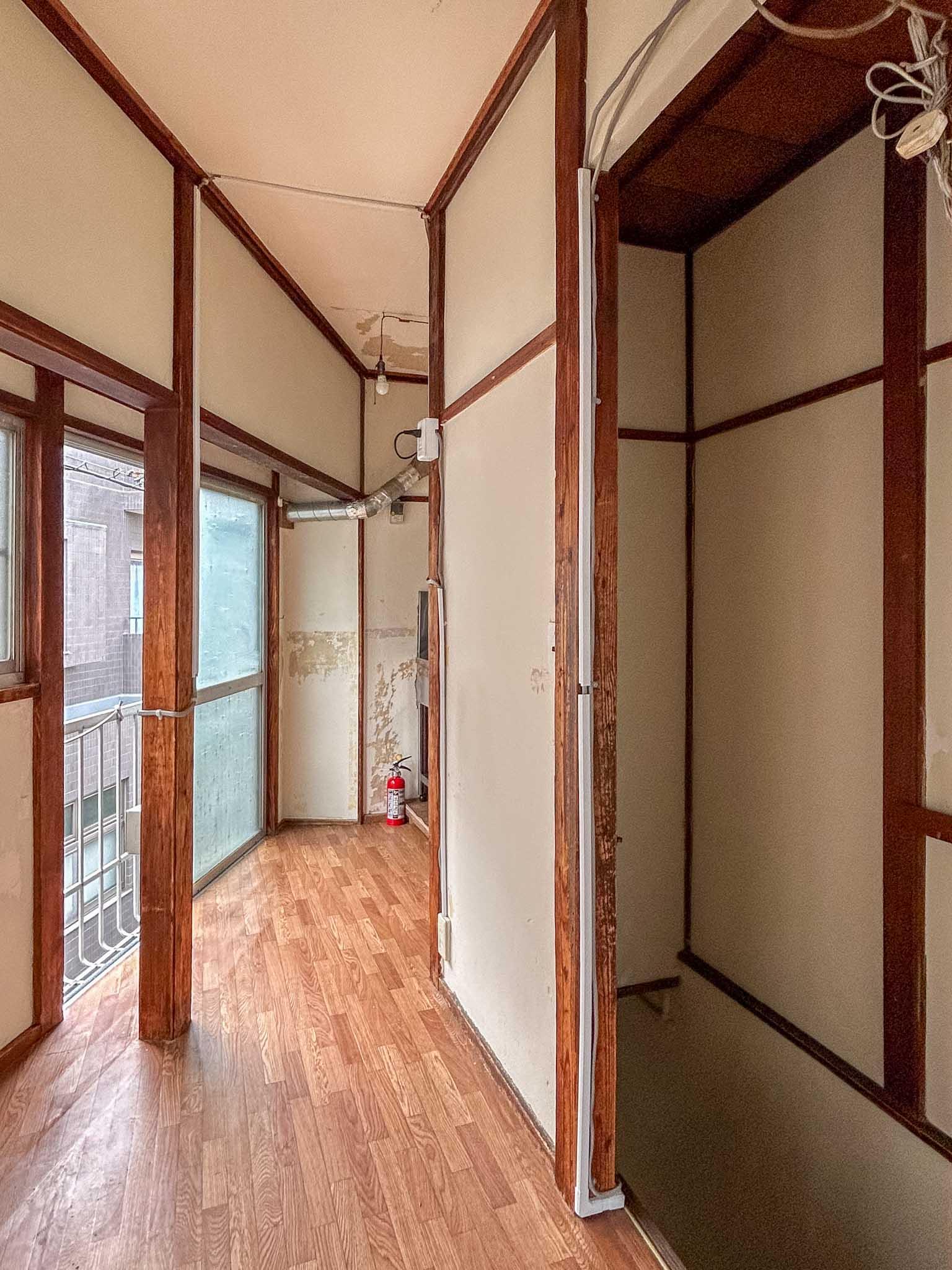 目黒区中央町の賃貸物件/奥に隠れたキッチンに向けて、細くなる間取り