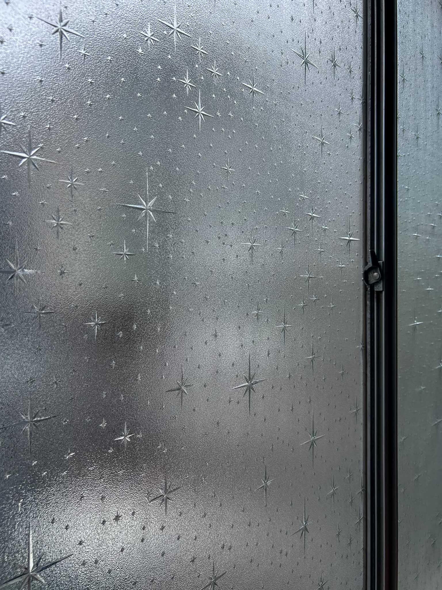 目黒区中央町の賃貸物件/昔ながらの型板ガラス