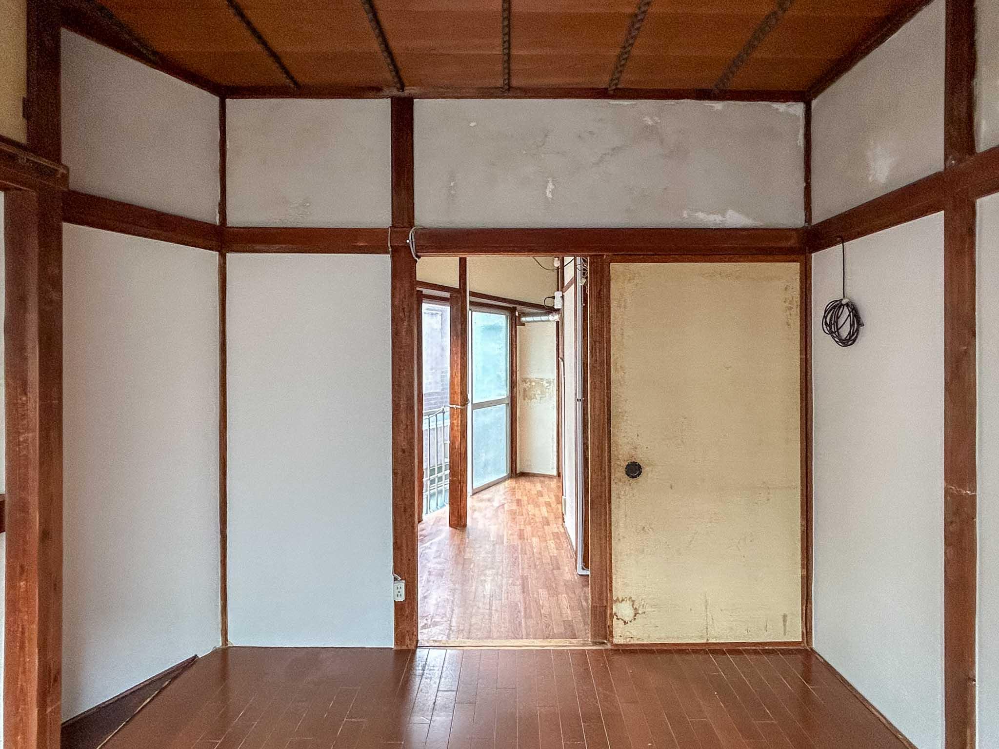 目黒区中央町の賃貸物件/キッチン側をみる