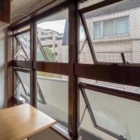 世田谷区桜新町の賃貸物件/横滑り出し窓。雨の日も換気可能