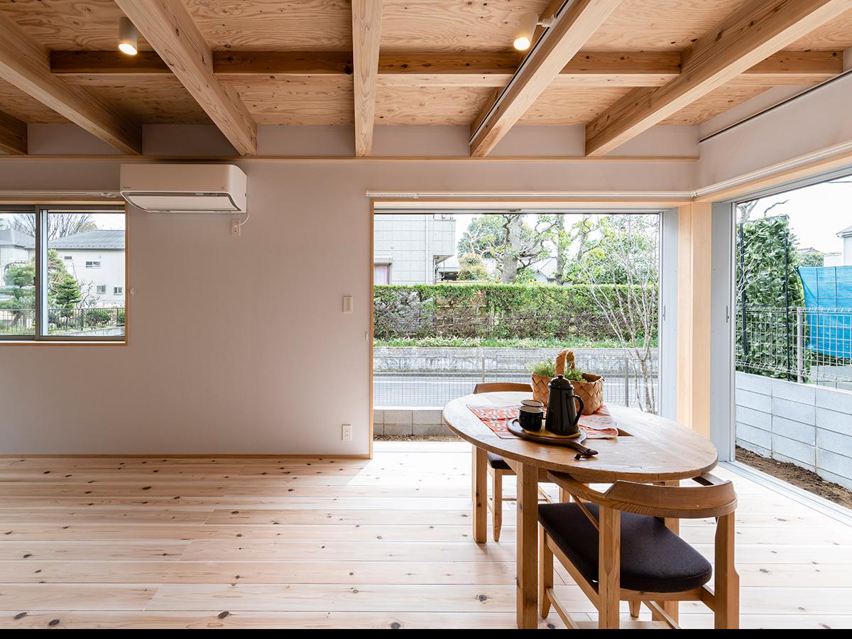 東久留米市学園町の売買物件/※施工会社の施工事例：大きな窓を設けて庭とつながる風景もつくれます
