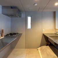 川崎市多摩区東生田の売買物件/キッチン。収納がないため、造作するか棚を置いて使うイメージ