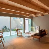 川崎市多摩区東生田の売買物件/大きく開いた窓は複層ガラス。大きい窓ですが、断熱性はばっちり