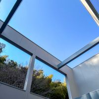 川崎市多摩区東生田の売買物件/庭から上を見上げる。見えるのは青空と緑だけ