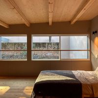 川崎市多摩区東生田の売買物件/2階寝室。無垢フローリングをはじめとした、木質の空間