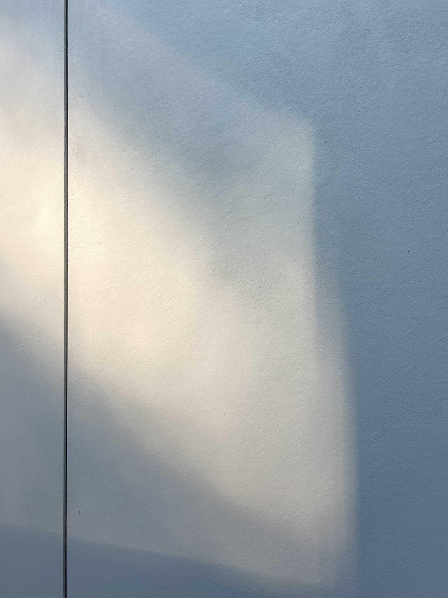 川崎市多摩区東生田の売買物件/光をやわらかく受け止める、ポーターズペイントの壁