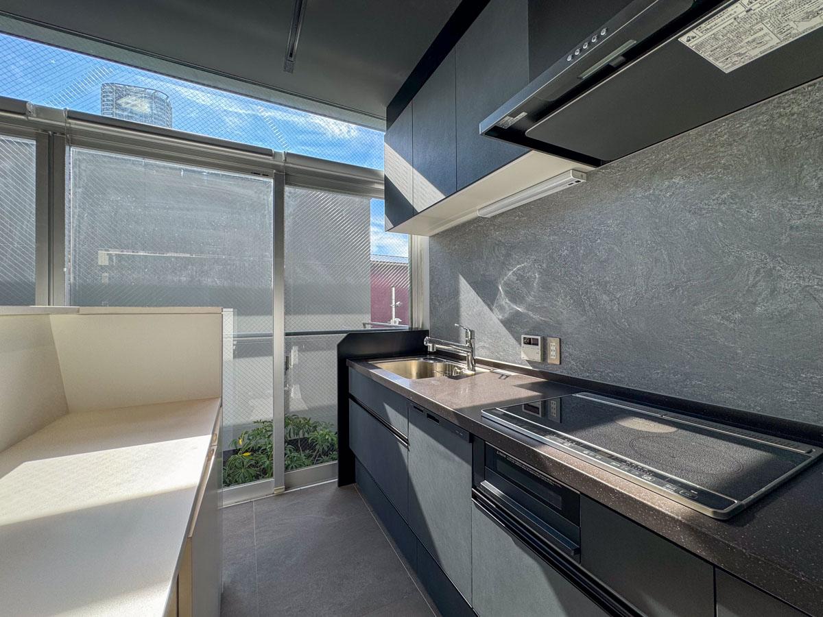 神奈川県川崎市中原区小杉御殿町の賃貸物件/キッチンも今回のリフォームで新品に。食洗機もばっちり付いています