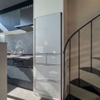 神奈川県川崎市中原区小杉御殿町の賃貸物件/冷蔵庫はこの家にぴったりのものが残されています。搬入がかなり大変＋置ける型が限られてしまうので、こちらをご活用ください