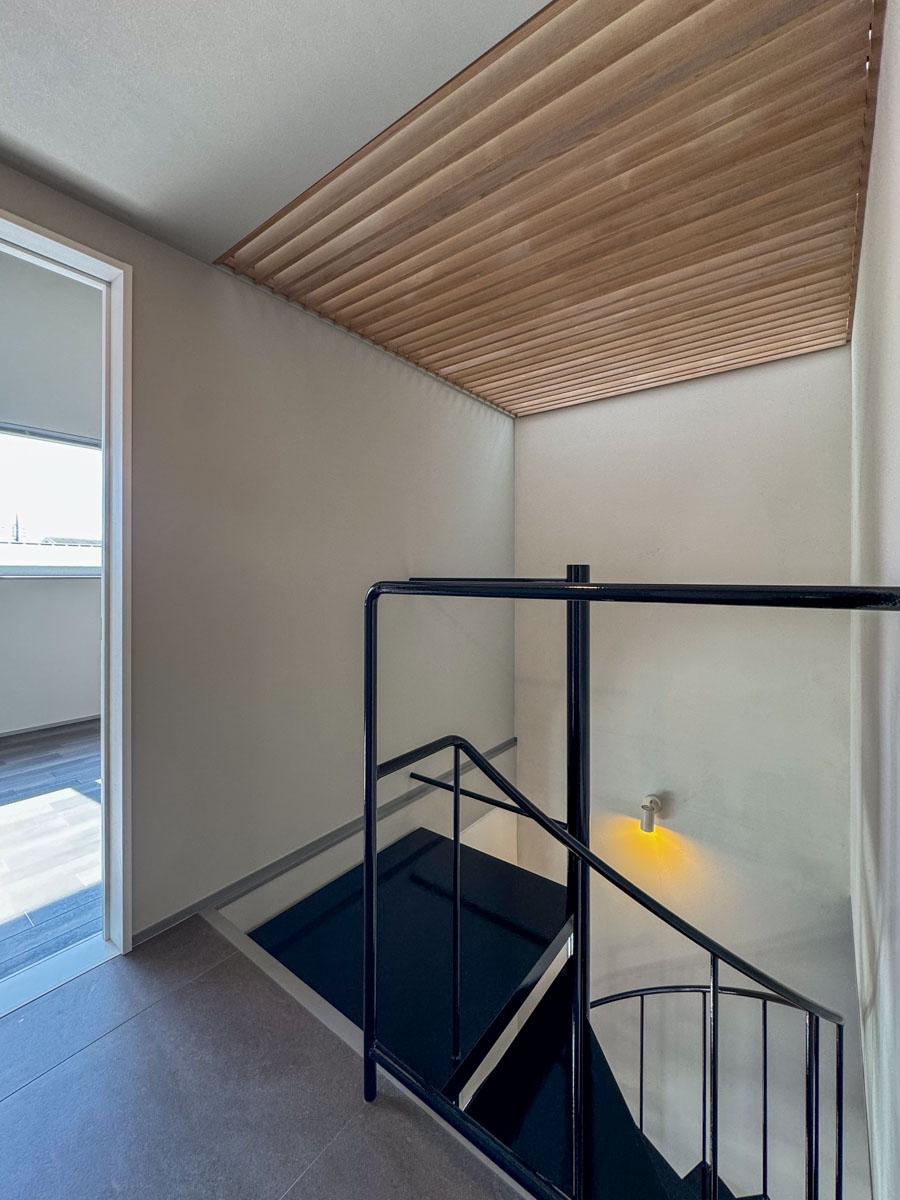 神奈川県川崎市中原区小杉御殿町の賃貸物件/3階の階段ホール