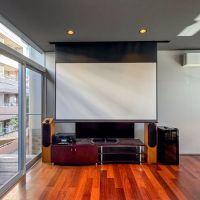 神奈川県川崎市中原区小杉御殿町の賃貸物件/プロジュクターとリモコンで上下できるスクリーンが設置ずみ。映画好きにはたまりません！