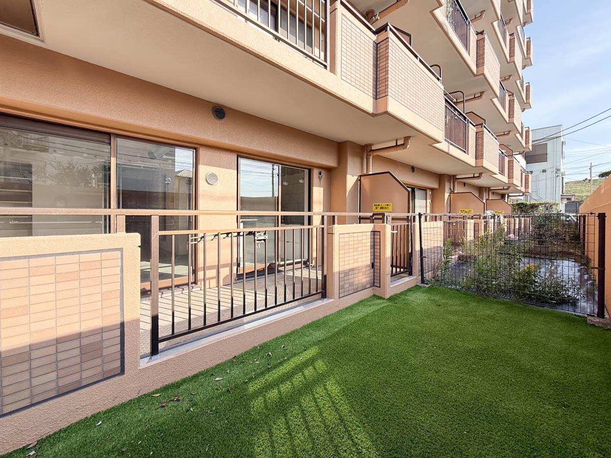 戸田市川岸の売買物件/専用庭付き。今は人工芝を敷いていますが、家庭菜園スペースにしたり、お庭づくりを楽しんでみては？