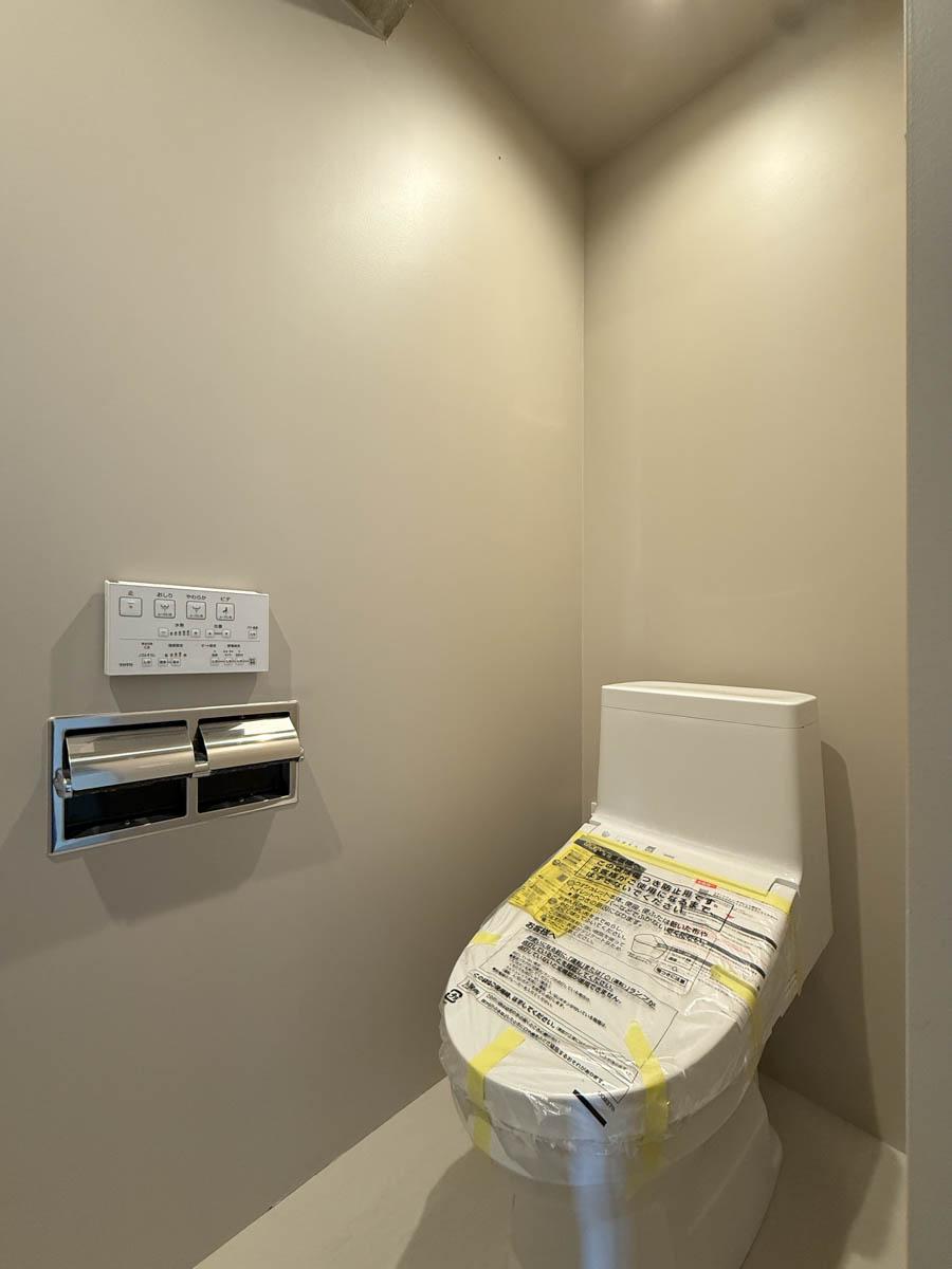 戸田市川岸の売買物件/トイレ。これから上部棚が設置されます