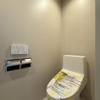 戸田市川岸の売買物件/トイレ。これから上部棚が設置されます