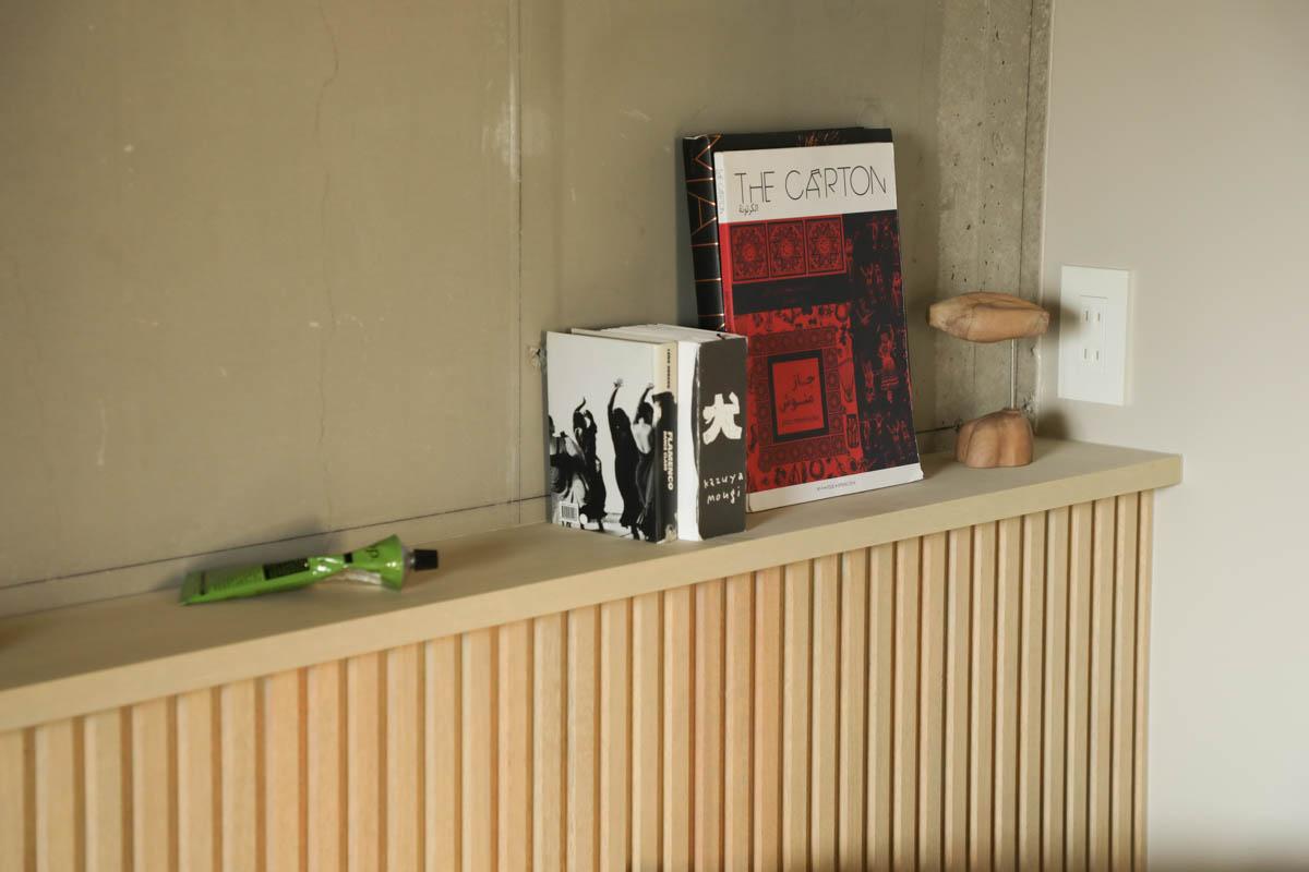 戸田市川岸の売買物件/木リブの腰壁には小物を並べたりも楽しめる