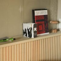 戸田市川岸の売買物件/木リブの腰壁には小物を並べたりも楽しめる