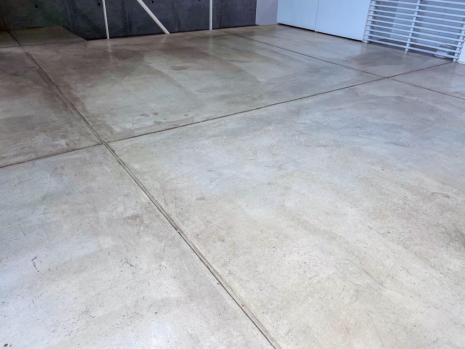 世田谷区代田の賃貸物件/床はクリア塗装で艶っぽい雰囲気。いろんな表情があるがいいですね