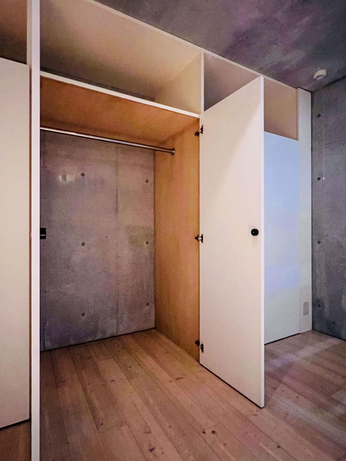 世田谷区代田の賃貸物件/収納はこんな感じ。ハンガーバーがあり、衣類を収納しやすそう