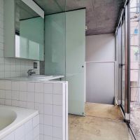 世田谷区代田の賃貸物件/洗面室と浴室にはブラインドが付いています