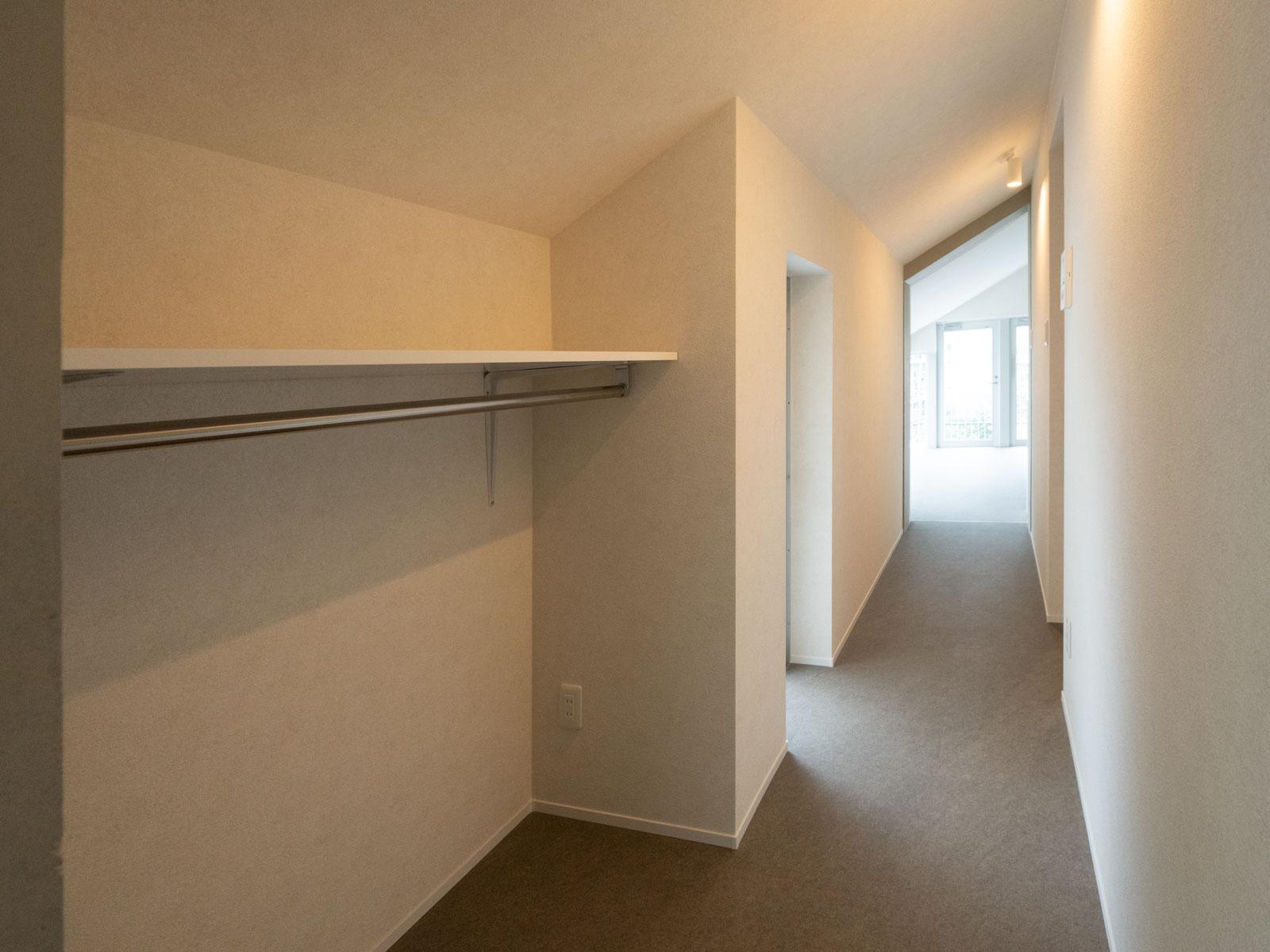 品川区南品川の賃貸物件/4A LDKと洋室の間に長い廊下。ウォークインクローゼットになっています