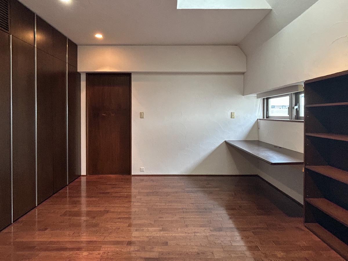 渋谷区恵比寿の賃貸物件/洋室。作業に加え、寝室としても活用ができそうなほどの広さです。