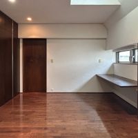 渋谷区恵比寿の賃貸物件/洋室。作業に加え、寝室としても活用ができそうなほどの広さです。