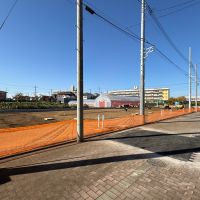 埼玉県新座市新堀1-14の売買物件/南東側から見て。東側には電信柱が並ぶ形にはなります