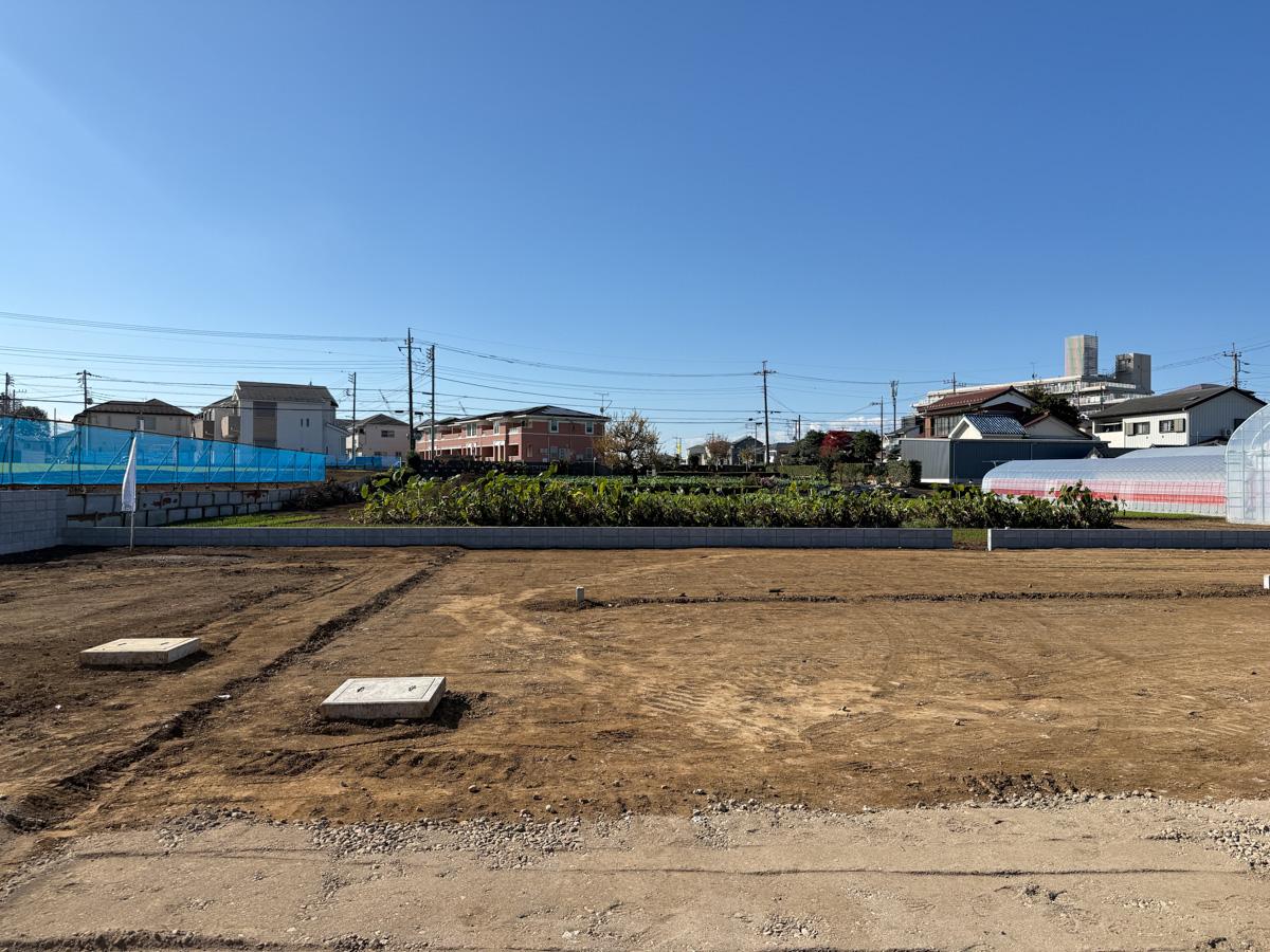 埼玉県新座市新堀1-14の売買物件/東側から西側を見て。今回の土地の向こう側の農地はそのまま残ります