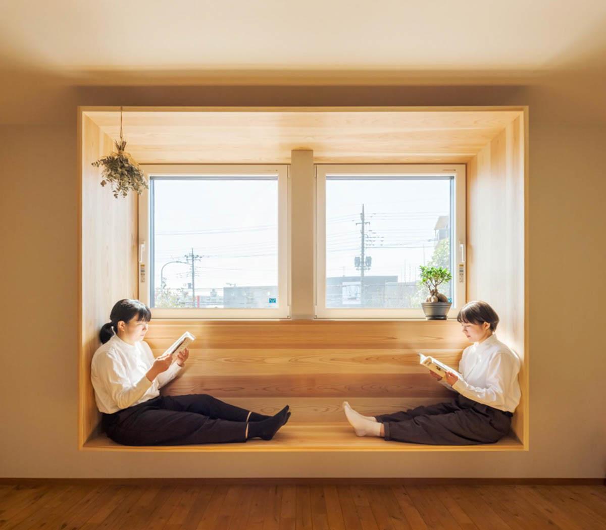 埼玉県新座市新堀1-14の売買物件/窓ベンチは標準仕様で、どの住戸にも1箇所配置されます（参考写真）