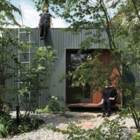 埼玉県新座市新堀1-14の売買物件/舎庫の参考写真。ガルバリウムで覆われた箱型の離れとなります