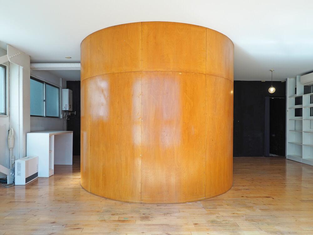 中央区東日本橋の賃貸物件/巨大な木の幹みたい