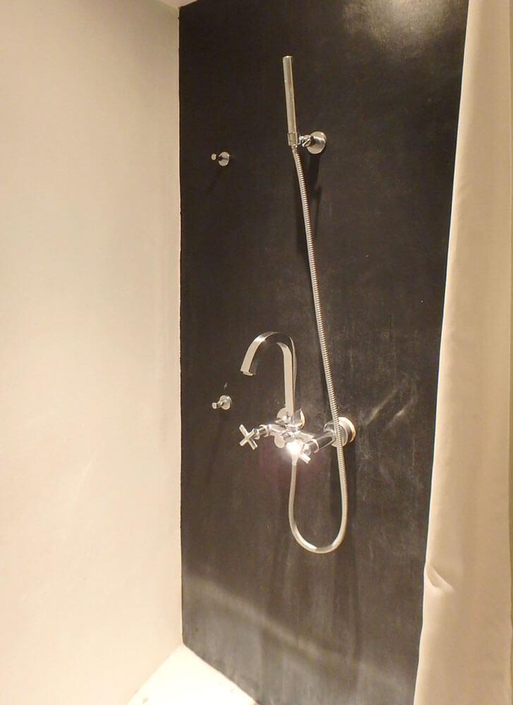 中央区東日本橋の賃貸物件/トイレの奥にシャワー