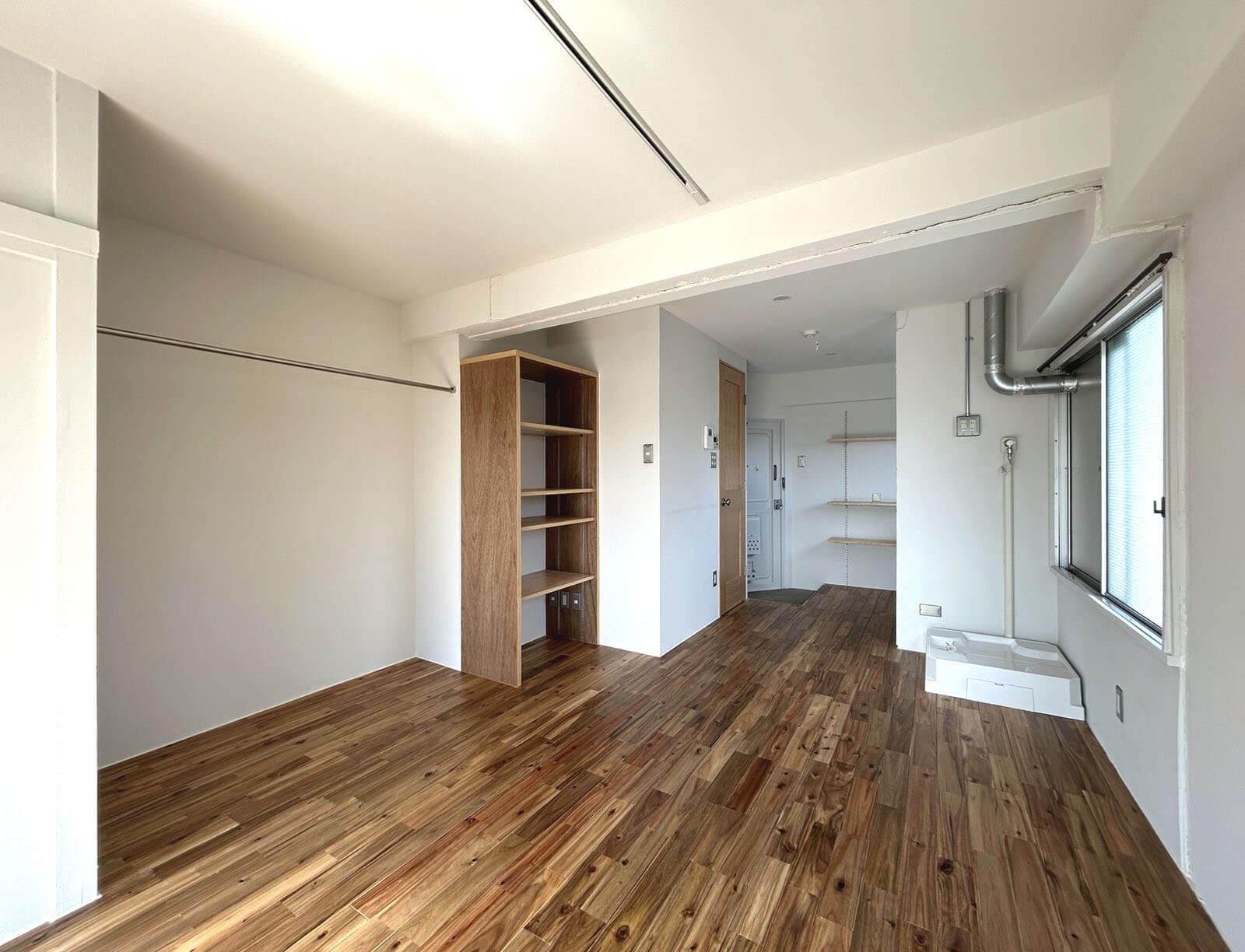 杉並区和田の賃貸物件/4A: 照明は好みのものを設置できるレールタイプ