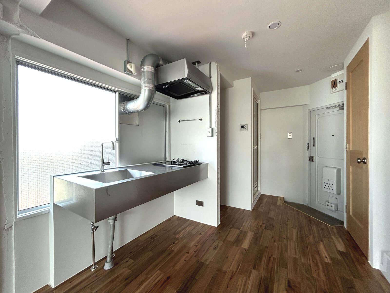 杉並区和田の賃貸物件/4B: 玄関前に機能がギュギュっとまとまっています