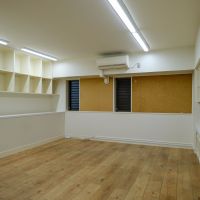 渋谷区千駄ヶ谷の賃貸物件/圧巻の棚量。アーカイブ業などに最適な内装