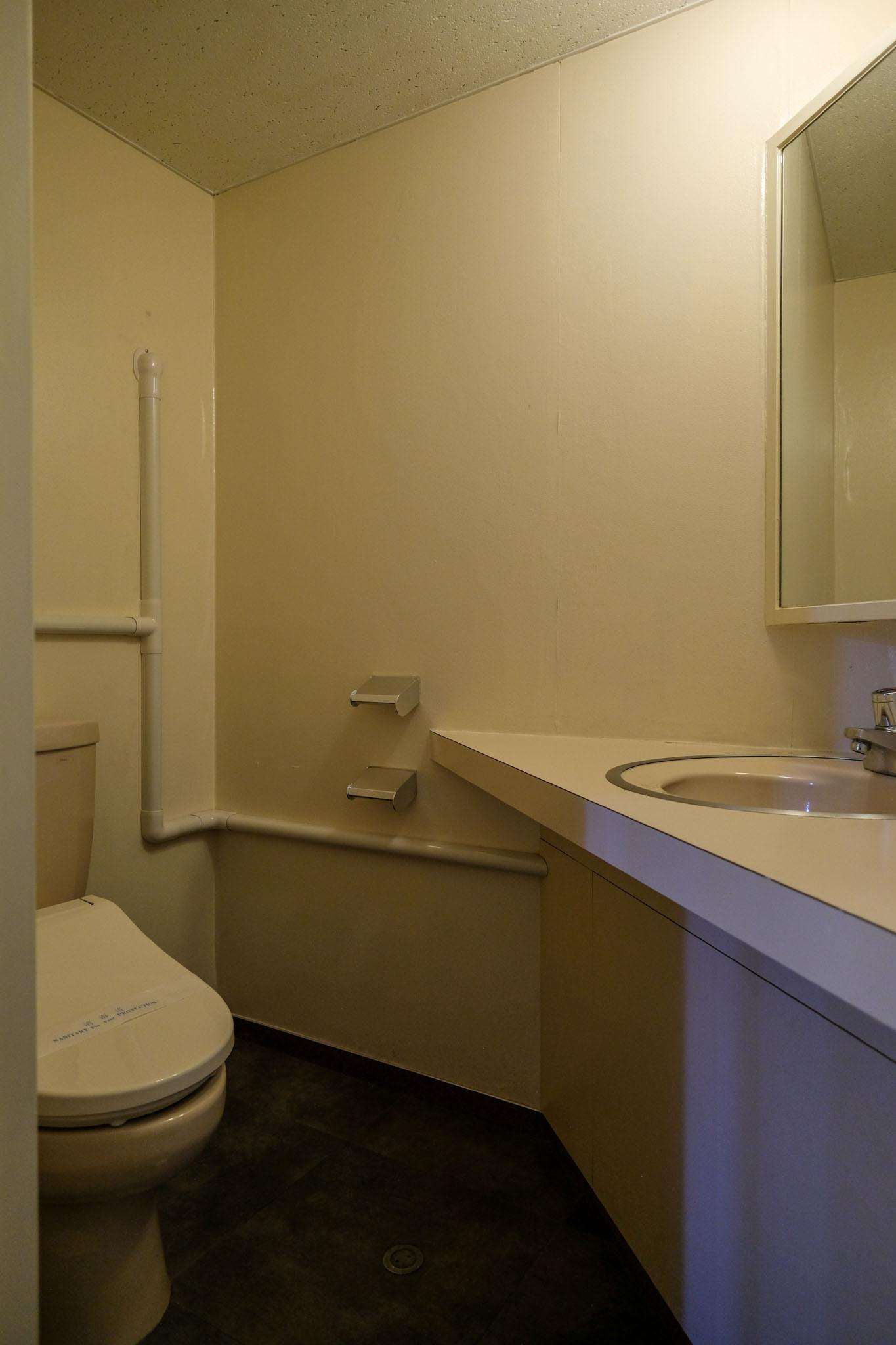 渋谷区千駄ヶ谷の賃貸物件/半地階トイレ