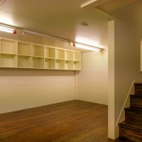渋谷区千駄ヶ谷の賃貸物件/地階。収納スペースが豊富。資料整理に便利そう
