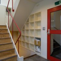 渋谷区千駄ヶ谷の賃貸物件/内階段で3層を行き来。エントランスは半地階