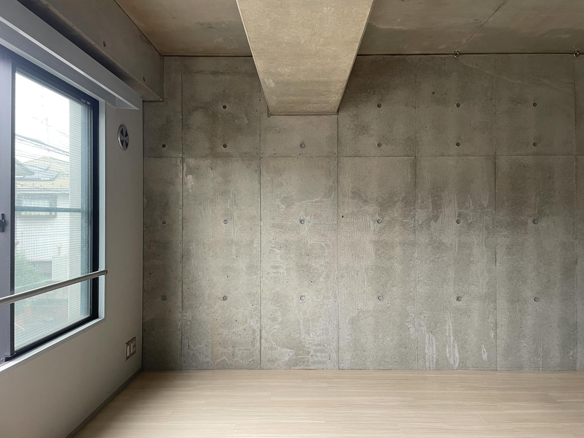 三鷹市井の頭の賃貸物件/重厚感のあるコンクリート。かなり強度を持たせて設計しているようです