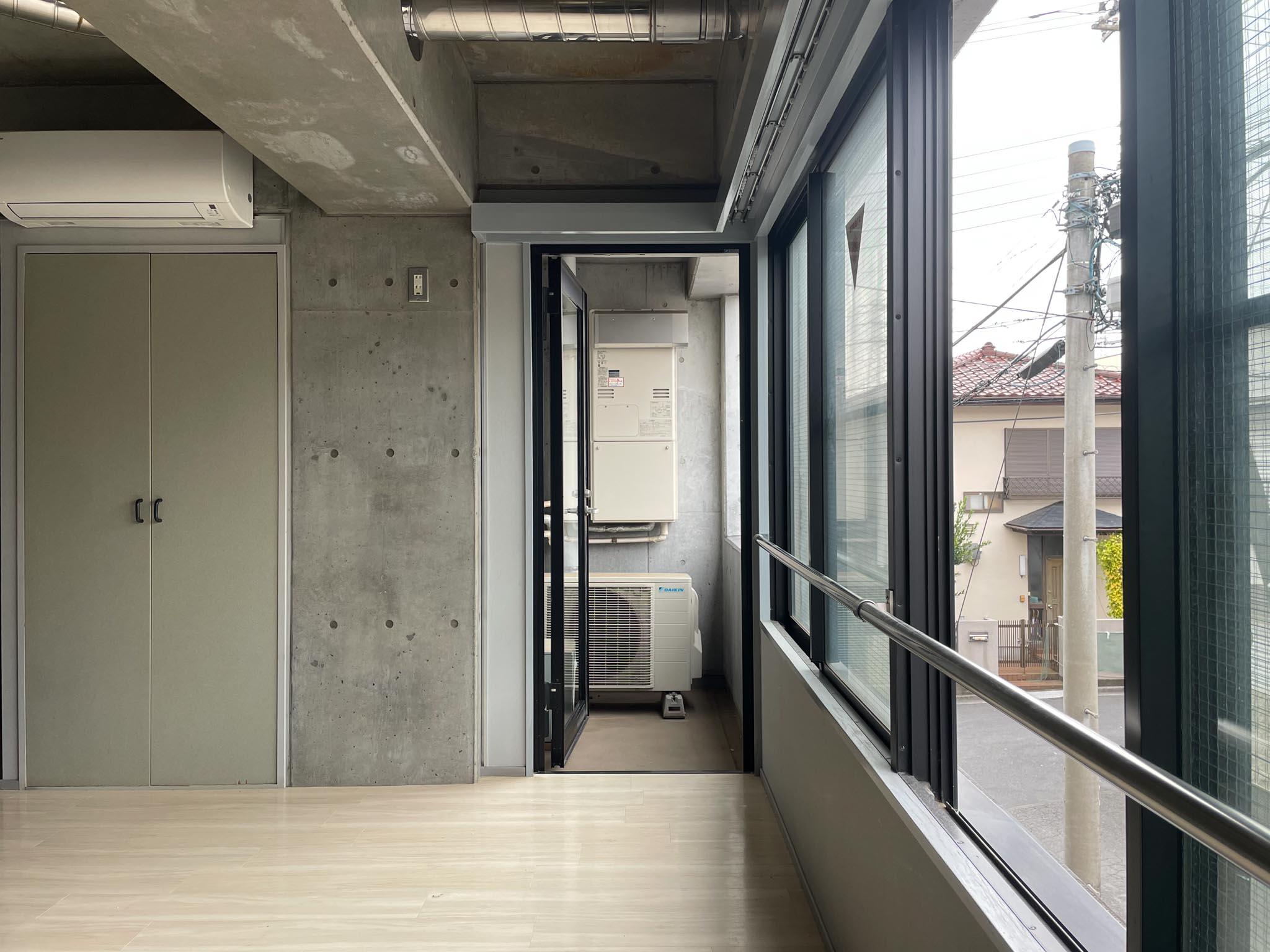 三鷹市井の頭の賃貸物件/ベランダの窓