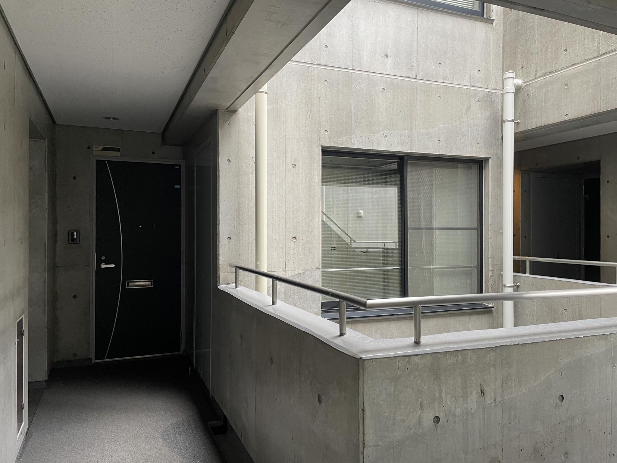 三鷹市井の頭の賃貸物件/玄関外、共用部