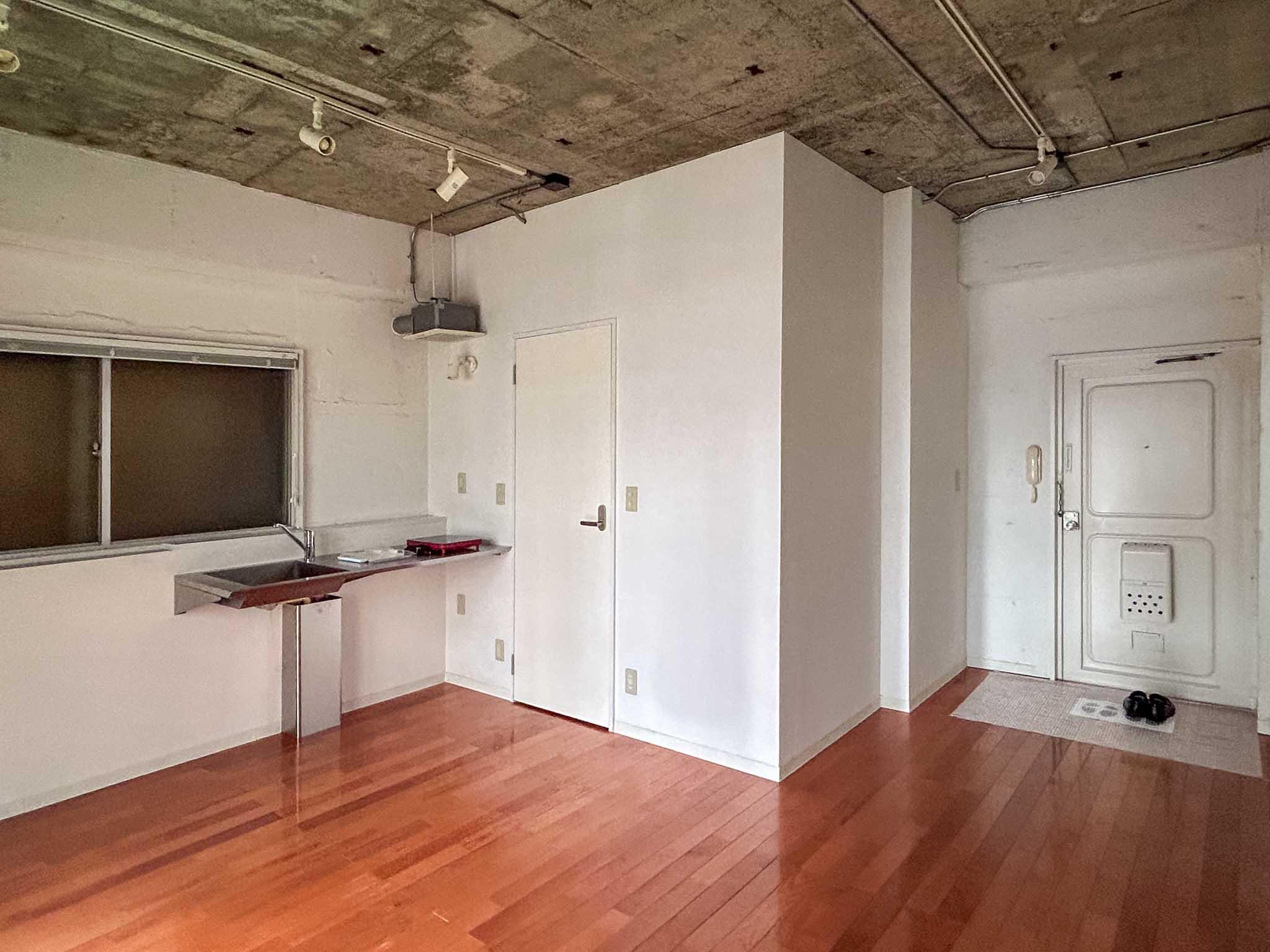 豊島区南大塚の賃貸物件/玄関横に水回りがまとまっています